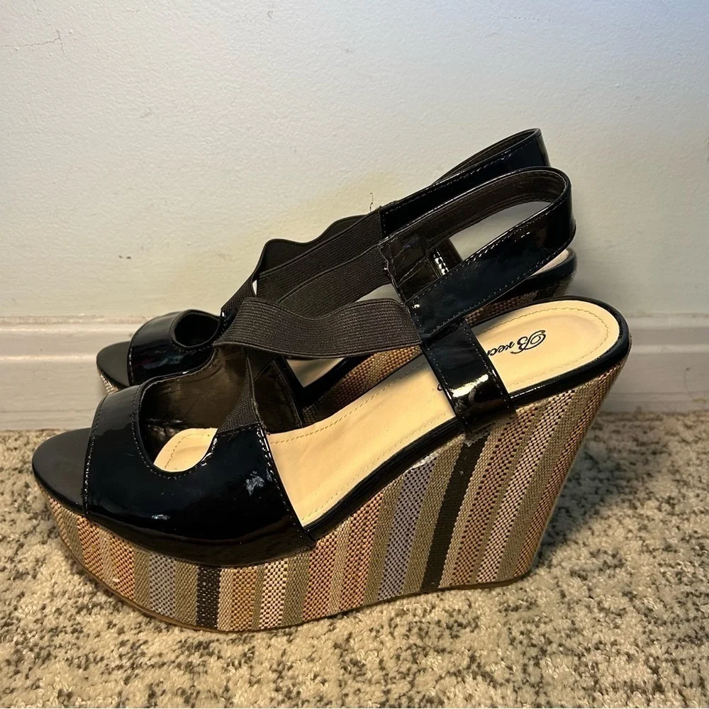 NWOB Breckelles Black Strappy Peep Toe Wedges Size 10